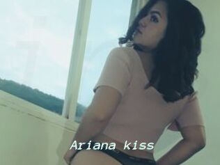 Ariana_kiss