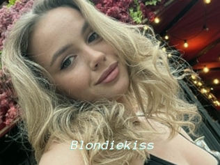 Blondiekiss