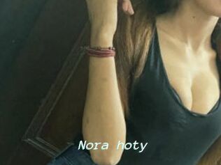 Nora_hoty